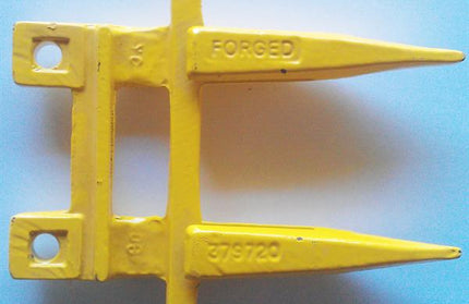 Dobbeltfinger til NEW HOLLAND.