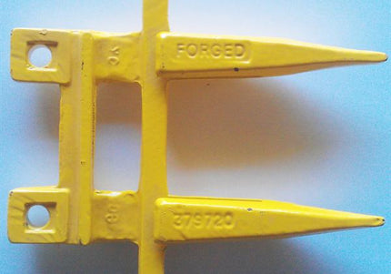 Dobbeltfinger til NEW HOLLAND.